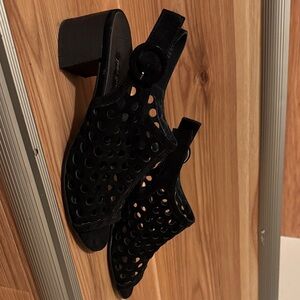 Paul Green Elegant Black Cutout block heels